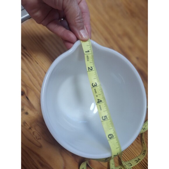 Vintage White Pyrex Glass Mixing Bowl #4 Pour Spout Hamilton Beach 6.25" X 4.5" - Picture 3 of 8